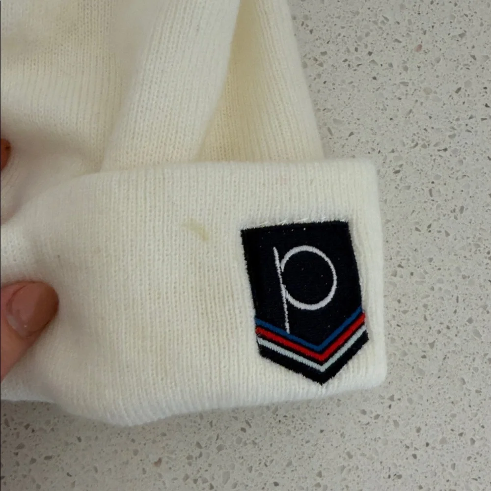 Women’s apres ski White Beanie